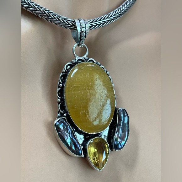 Beautiful Sterling & Yellow Lace Agate with Biwa Pearls Pendant - Picture 2 of 11